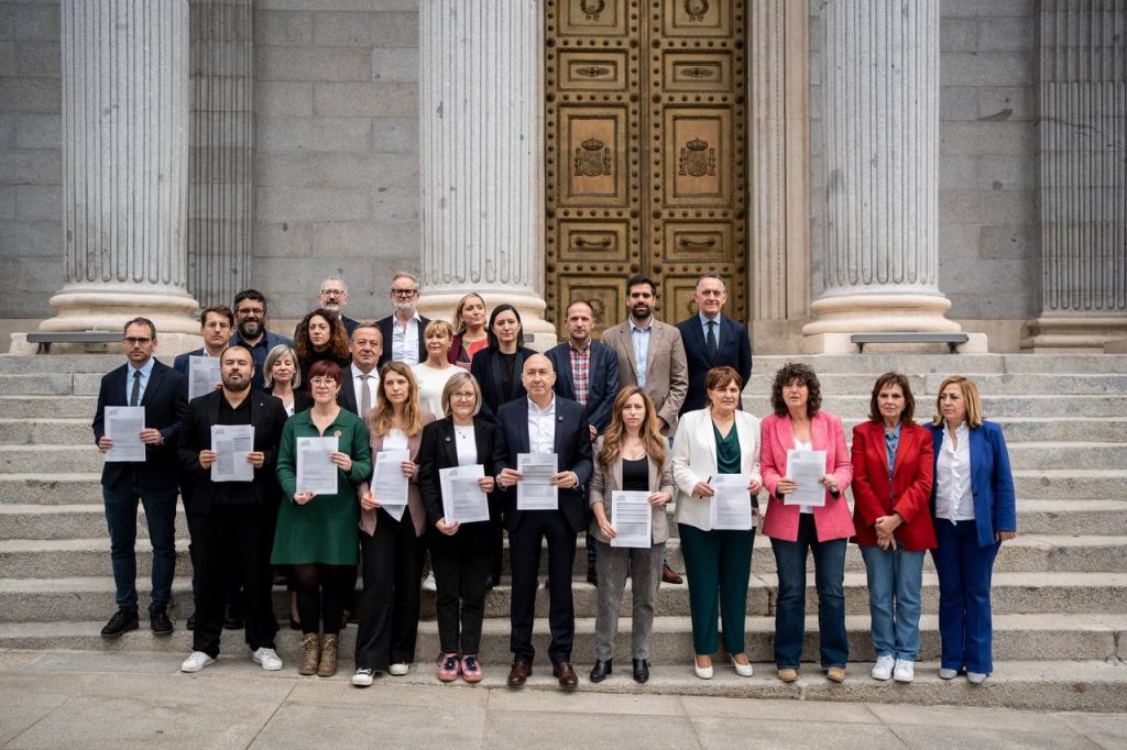 Diputades i Diputats a les portes del Congrés
