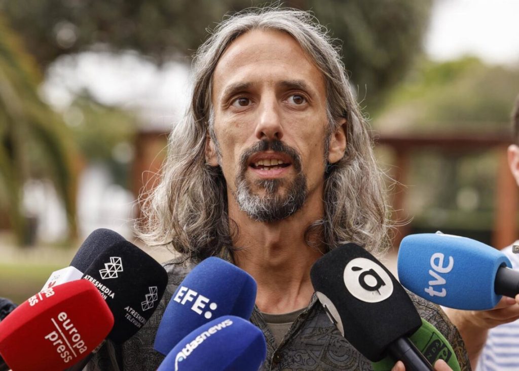 Juan Bordera atén els mitjans després de ser segrestat per Israel